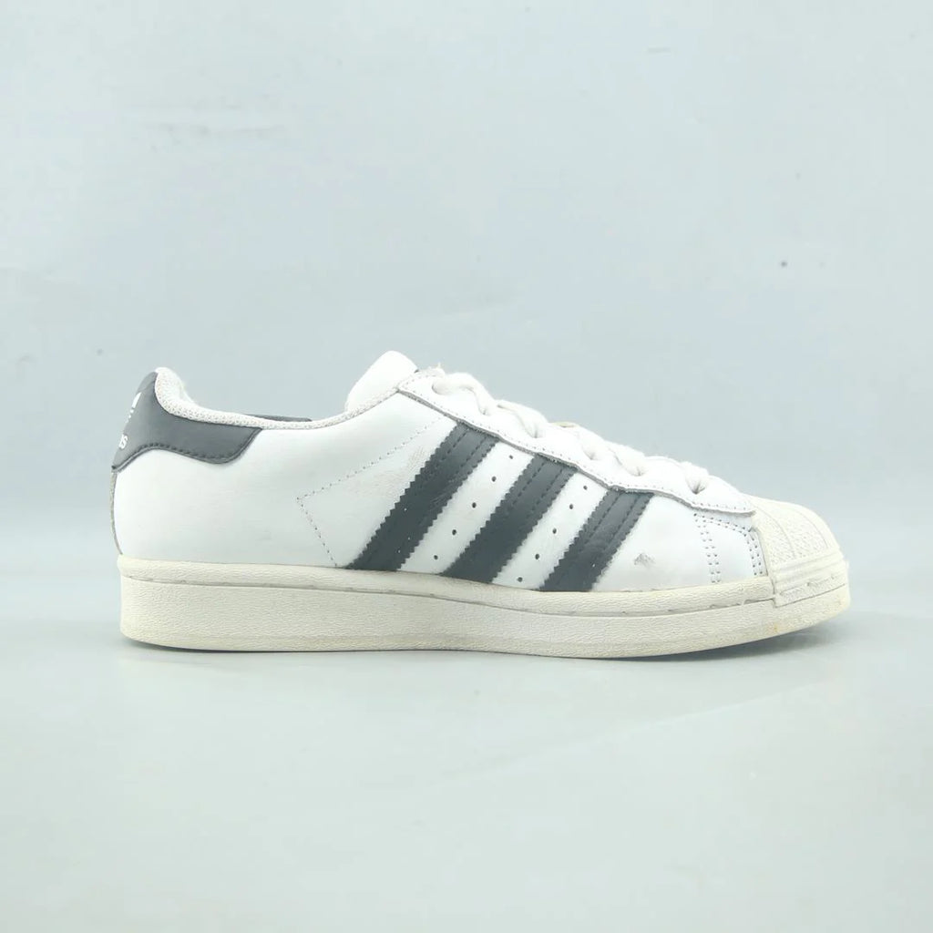 SUPERSTAR