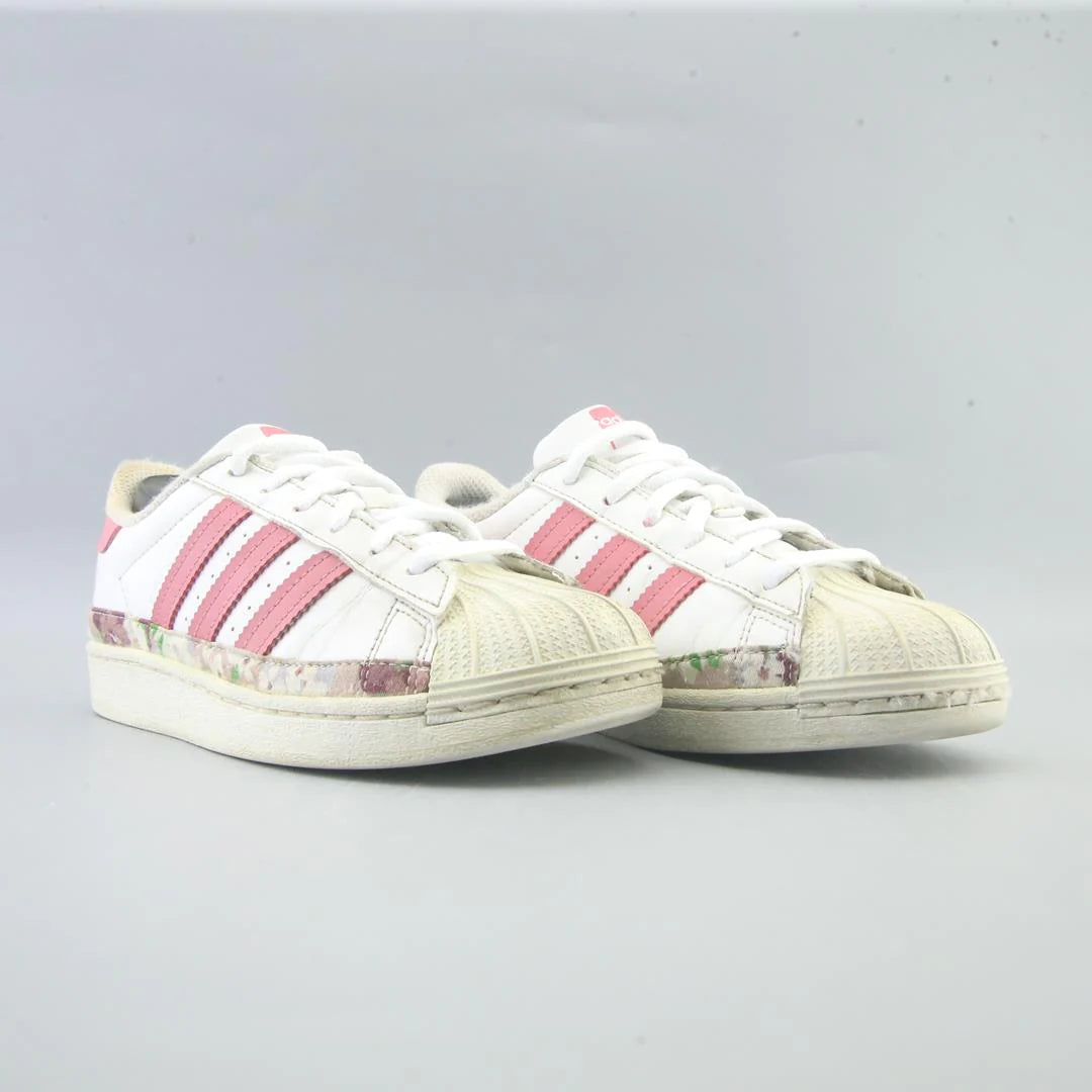 SUPERSTAR