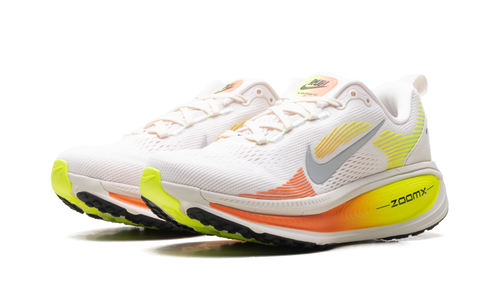 Vomero 18 WMNS"Phantom Light Wild Mango Volt" HM6804 002