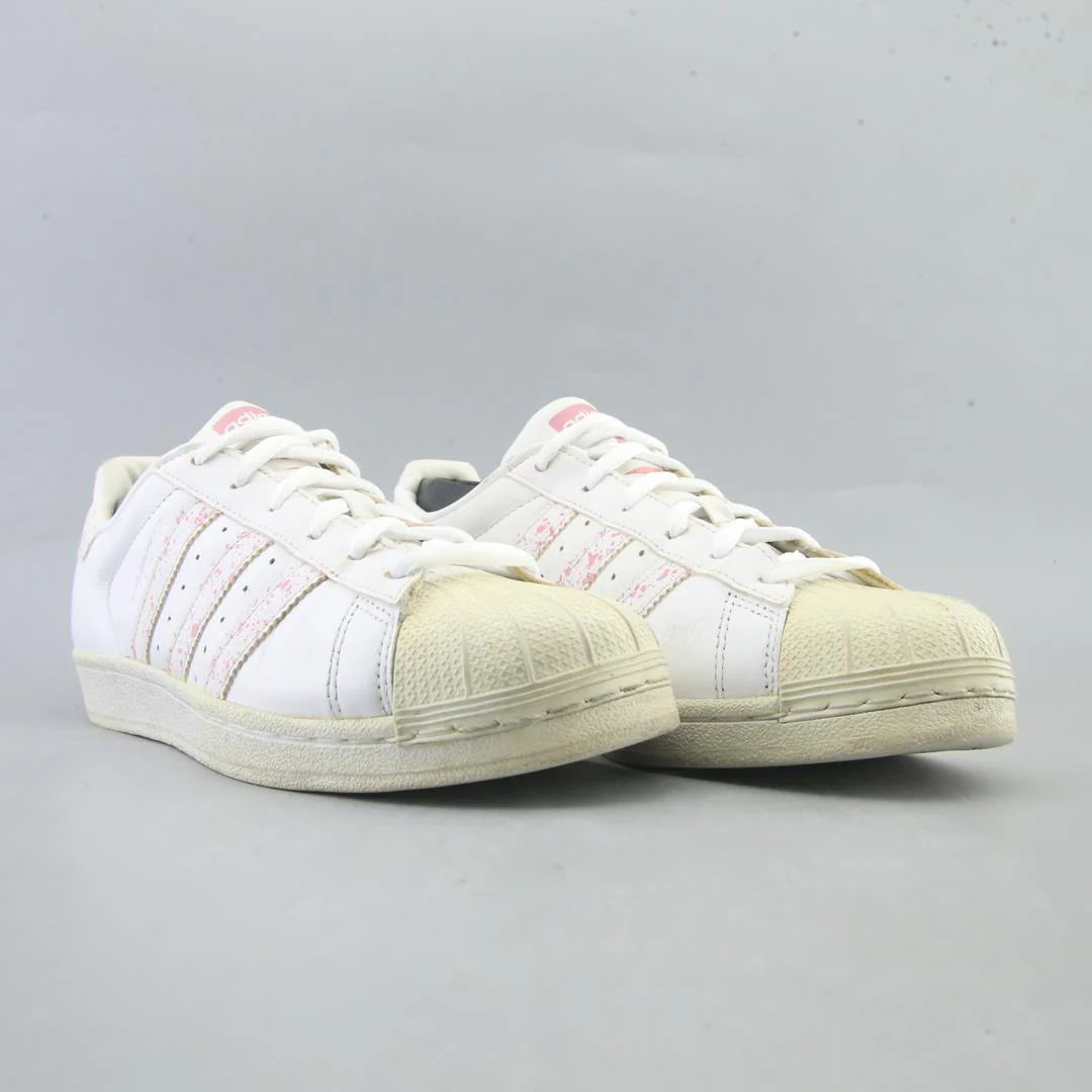 SUPERSTAR