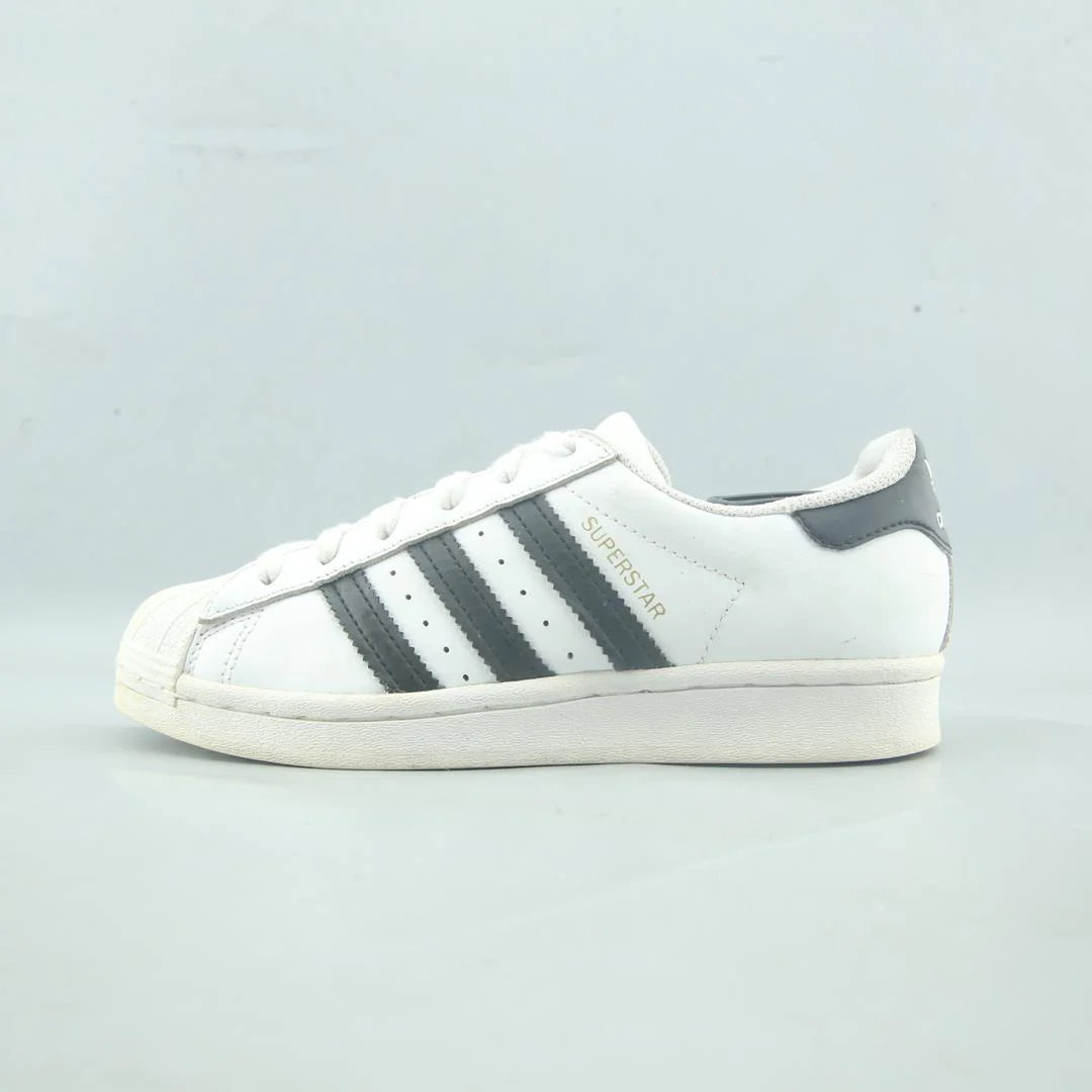 SUPERSTAR
