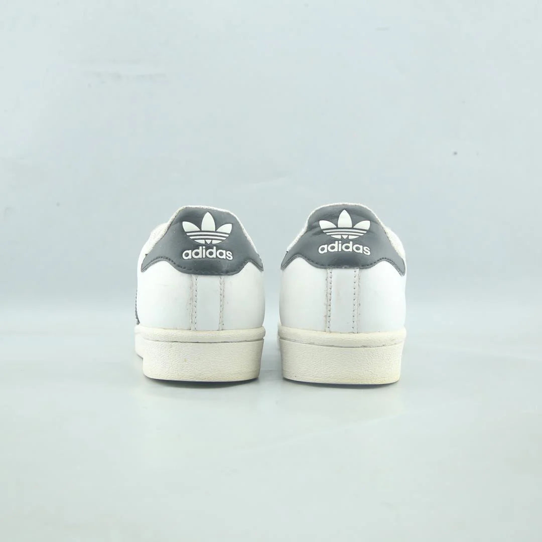 SUPERSTAR