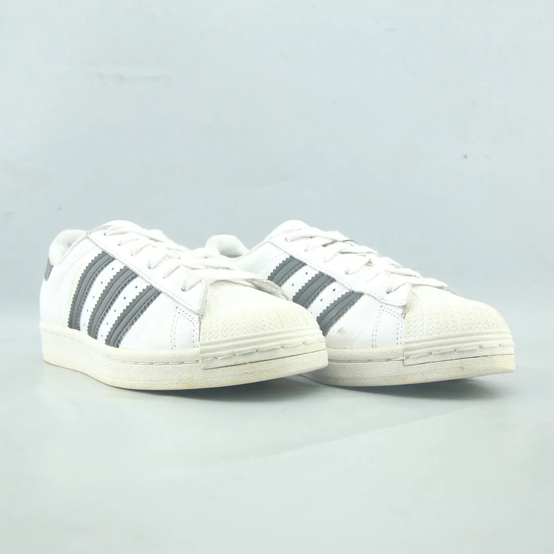 SUPERSTAR