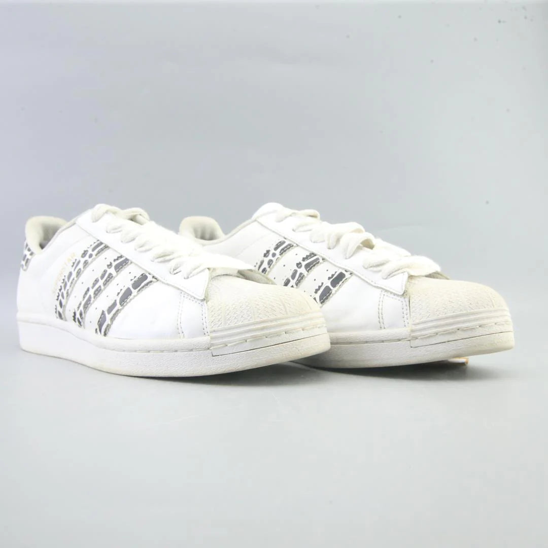 SUPERSTAR