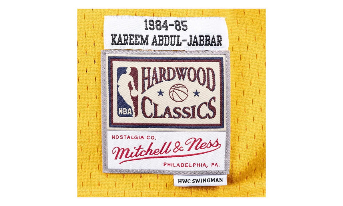 NBA Kareem Abdul-Jabbar Swingman Jersey "1984 Los Angeles Lakers - Light Gold" SMJYAC18110 LALLTGD84KAB