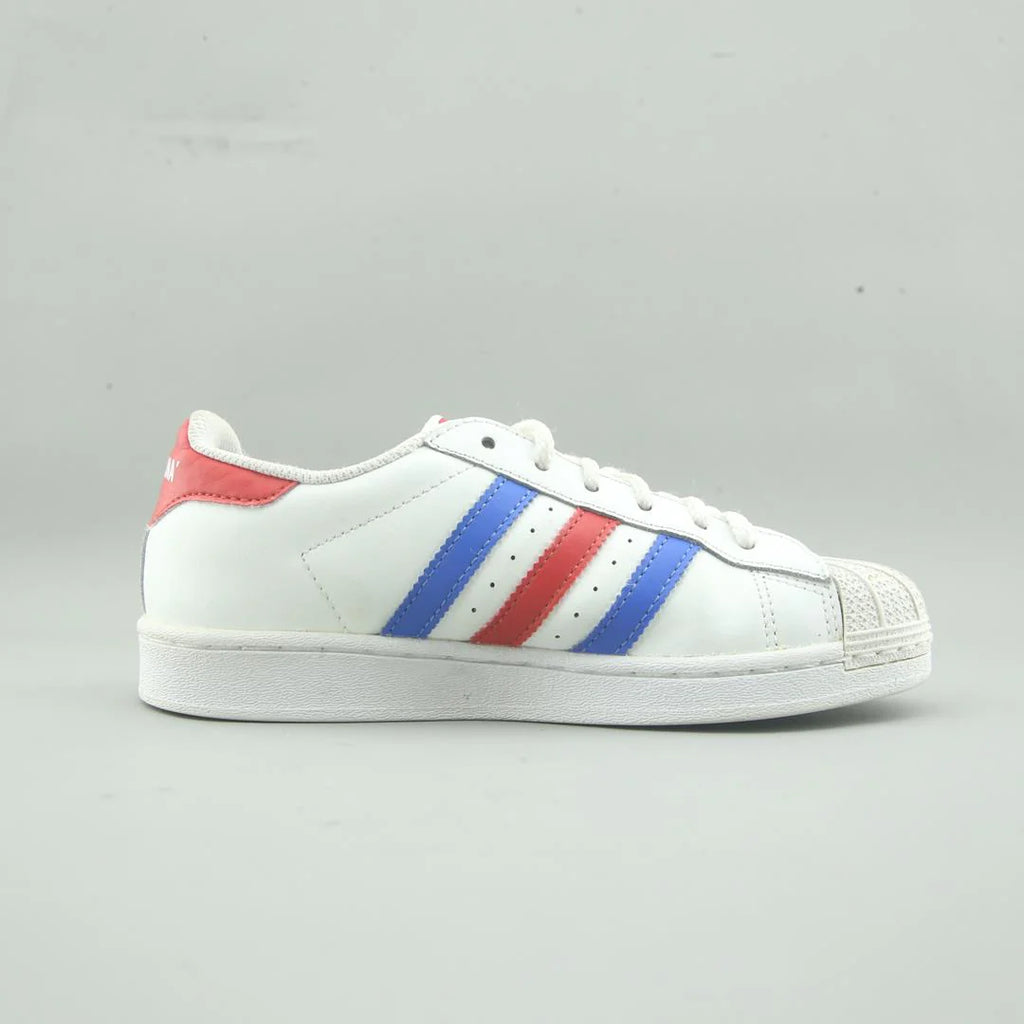 SUPERSTAR