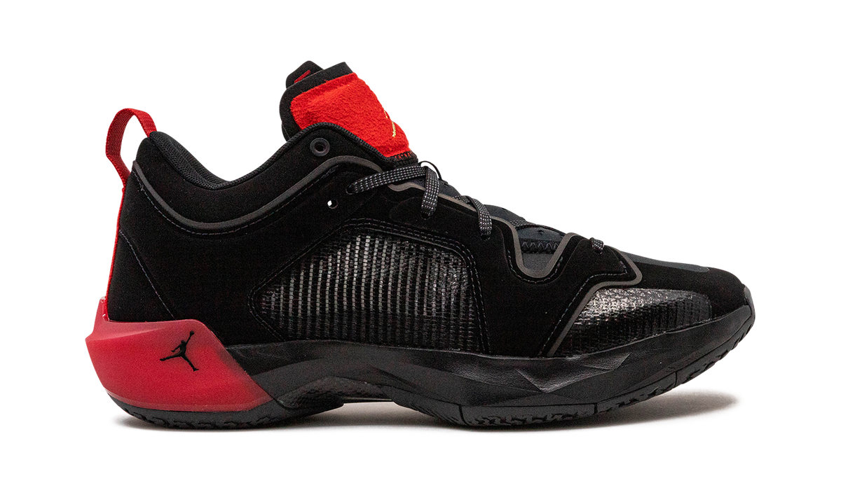 37 Low "Bred" DQ4122 007